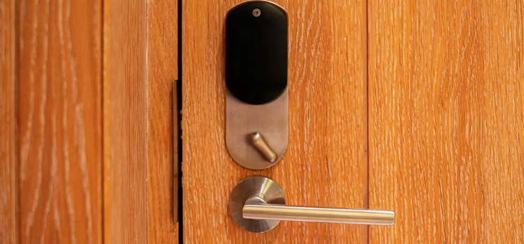 Automatic Locking Door Knob Willows